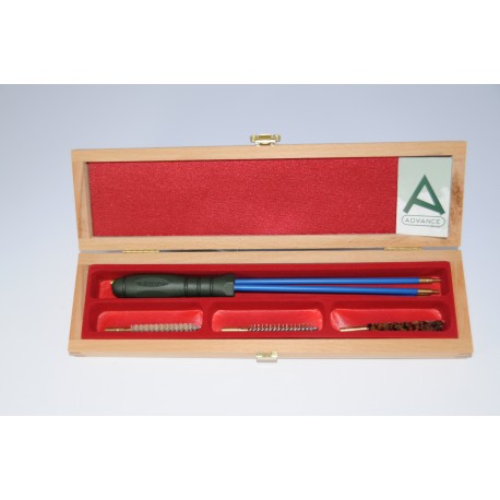 Rifle cleaning kit with three-piece plastic coated steel cleaning rod. Available in all rifle calibres.