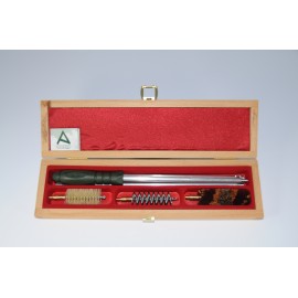 Shotgun cleaning kit with three-piece aluminium cleaning rod.